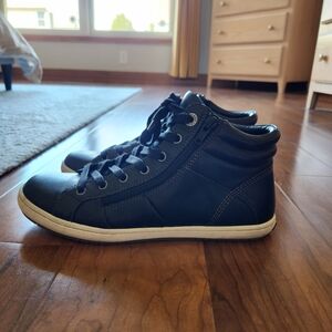 Taos Women's Black High Top Sneaker Size 9